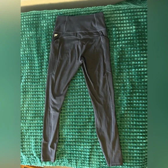 Fabletics black pure luxe leggings, size small - Picture 3 of 4